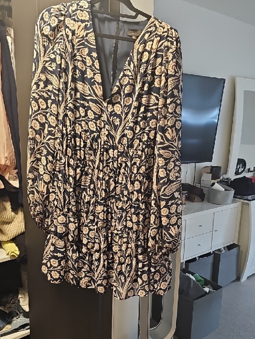 Ted Baker Navy and Cream Floral V-Neck Long Sleeve Dress - Picture 2 of 3